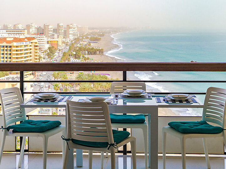 Luxury Apartment for the Perfect Holiday, Torremolinos Apartment 1005