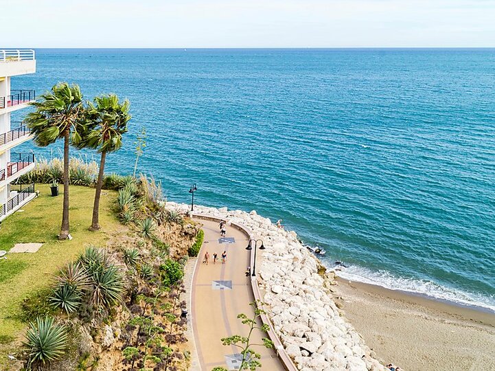 Luxury Apartment for the Perfect Holiday, Torremolinos Apartment 1005