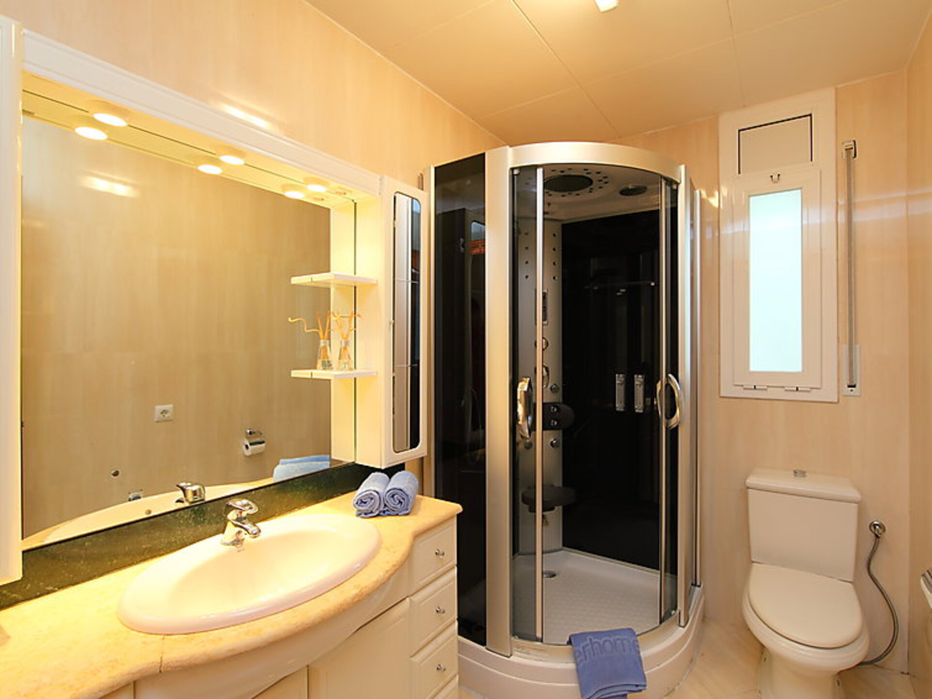 Beautiful Villa with Modern Amenities,1013