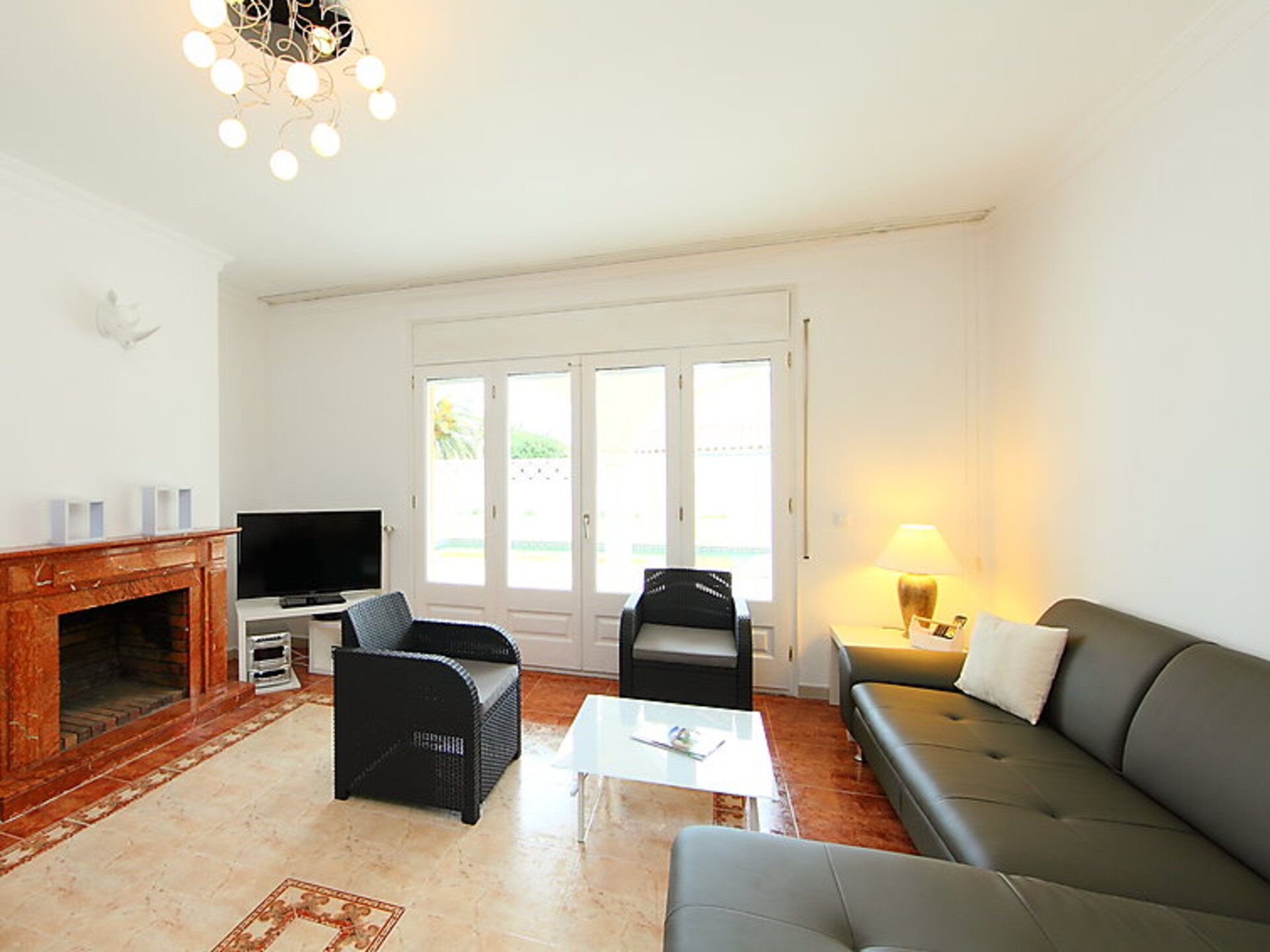 Beautiful Villa with Modern Amenities,1013