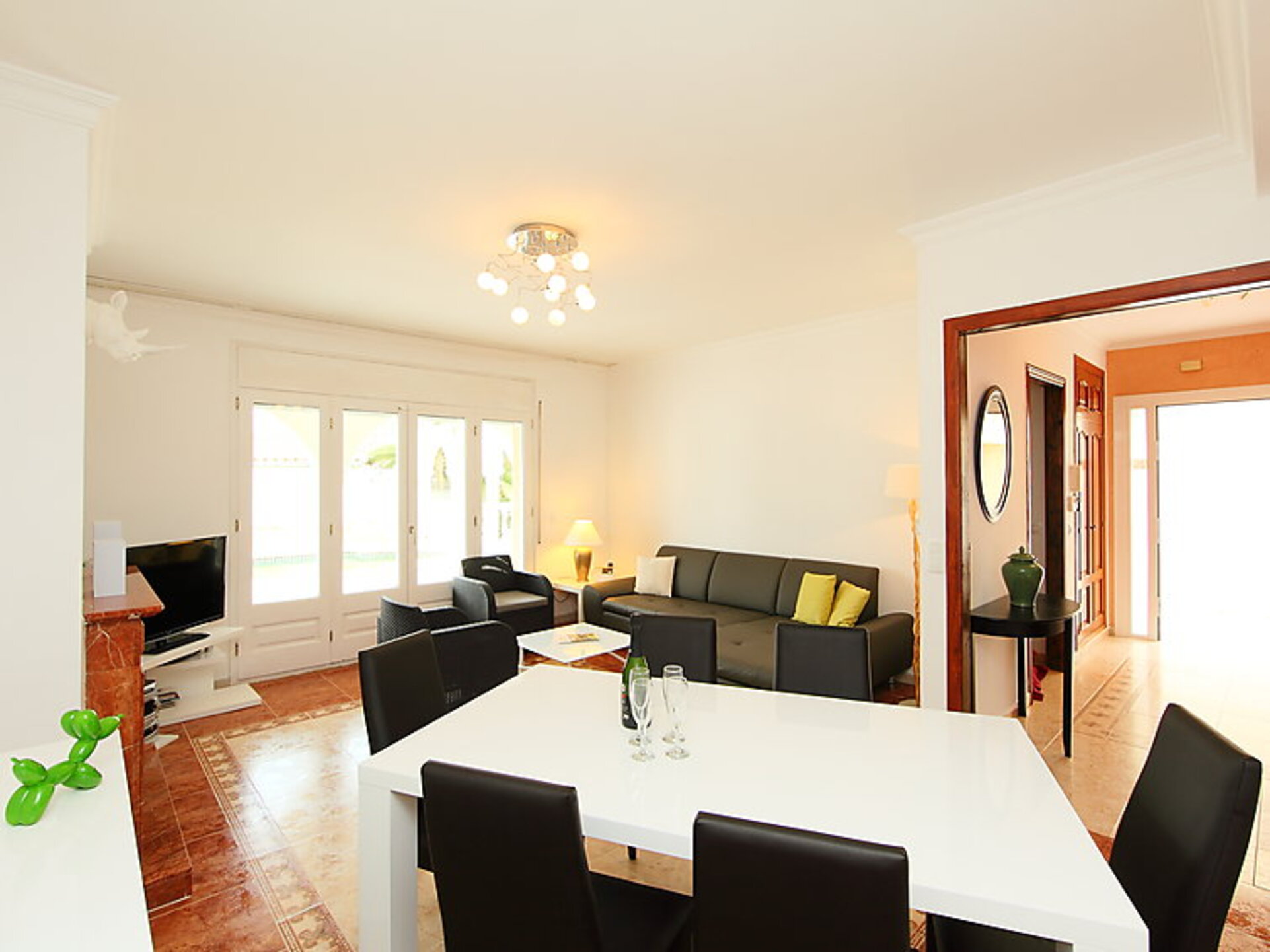 Beautiful Villa with Modern Amenities,1013