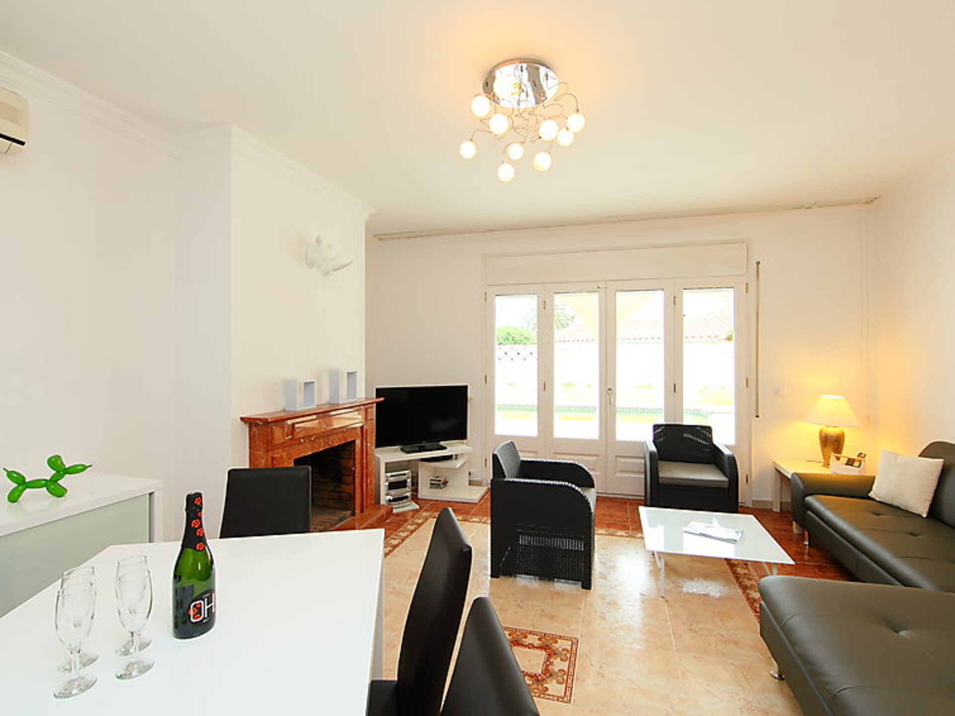 Beautiful Villa with Modern Amenities,1013