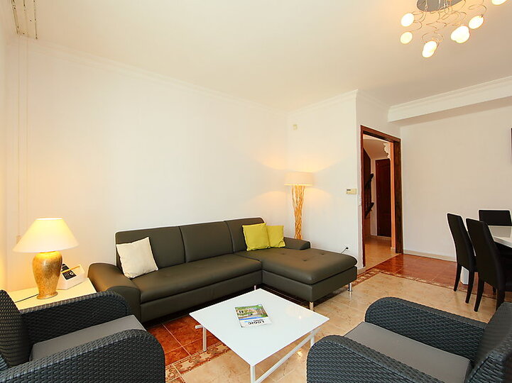 Beautiful Villa with Modern Amenities,1013