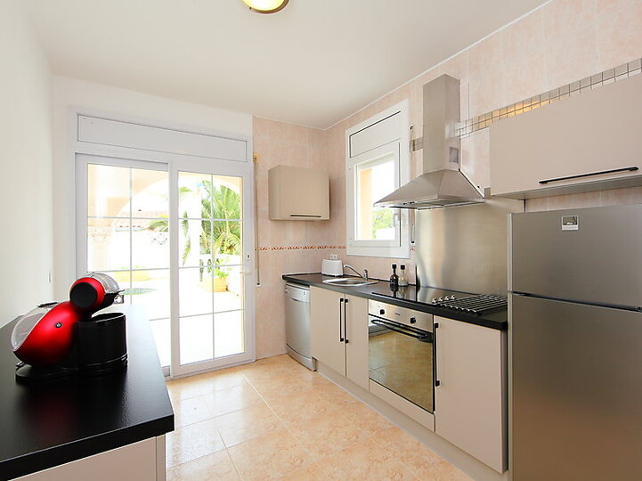Beautiful Villa with Modern Amenities,1013