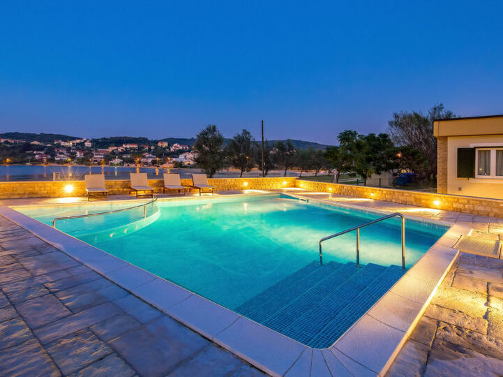 Scenic Getaway: Villa in Kampor, 1123