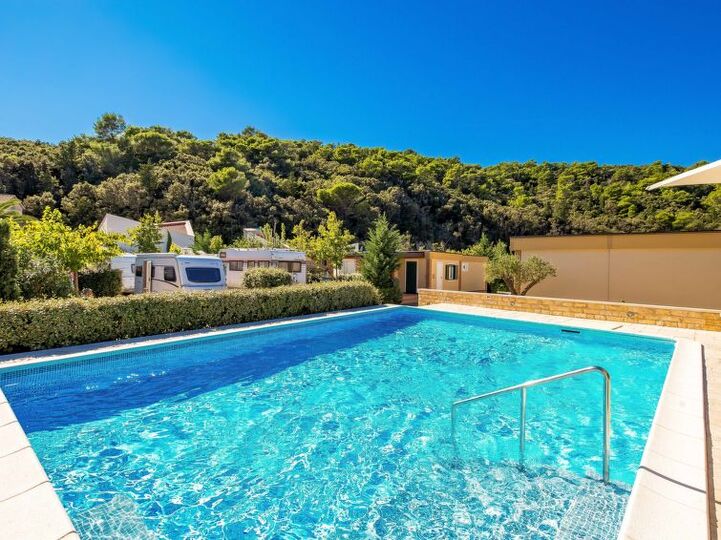 Scenic Getaway: Villa in Kampor, 1123