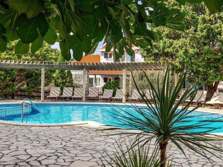 Luxurious Coastal Villa in Kampor, 1124
