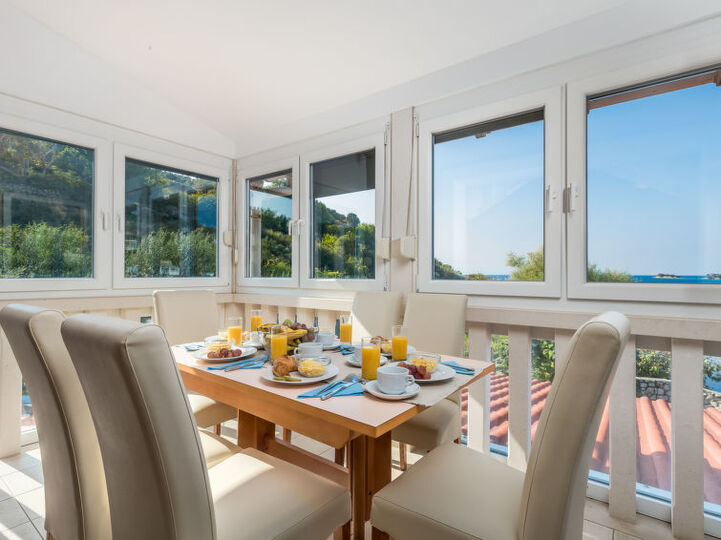 Luxurious Coastal Villa in Kampor, 1124