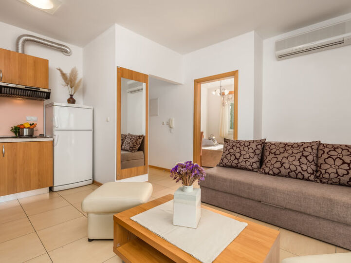 Luxurious Coastal Villa in Kampor, 1124