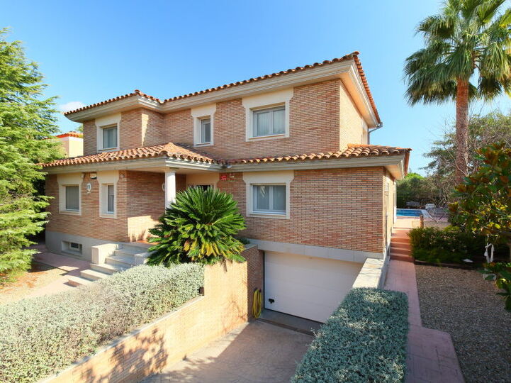 5 Star Villa with First Class Amenities, Costa Daurada Villa 1031