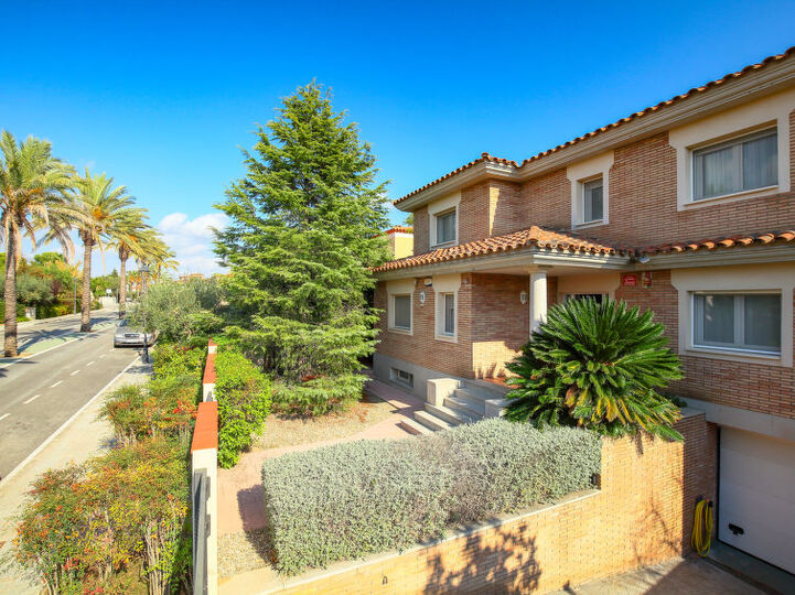 5 Star Villa with First Class Amenities, Costa Daurada Villa 1031