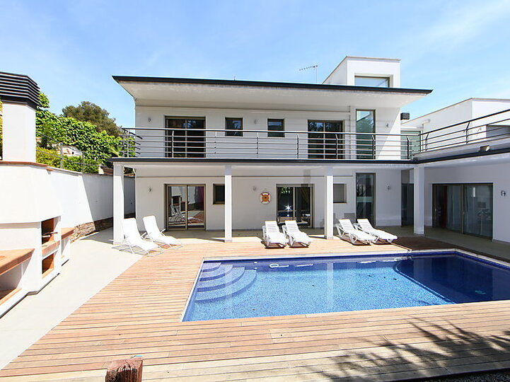 Tranquil Oasis in Costa Brava,1014