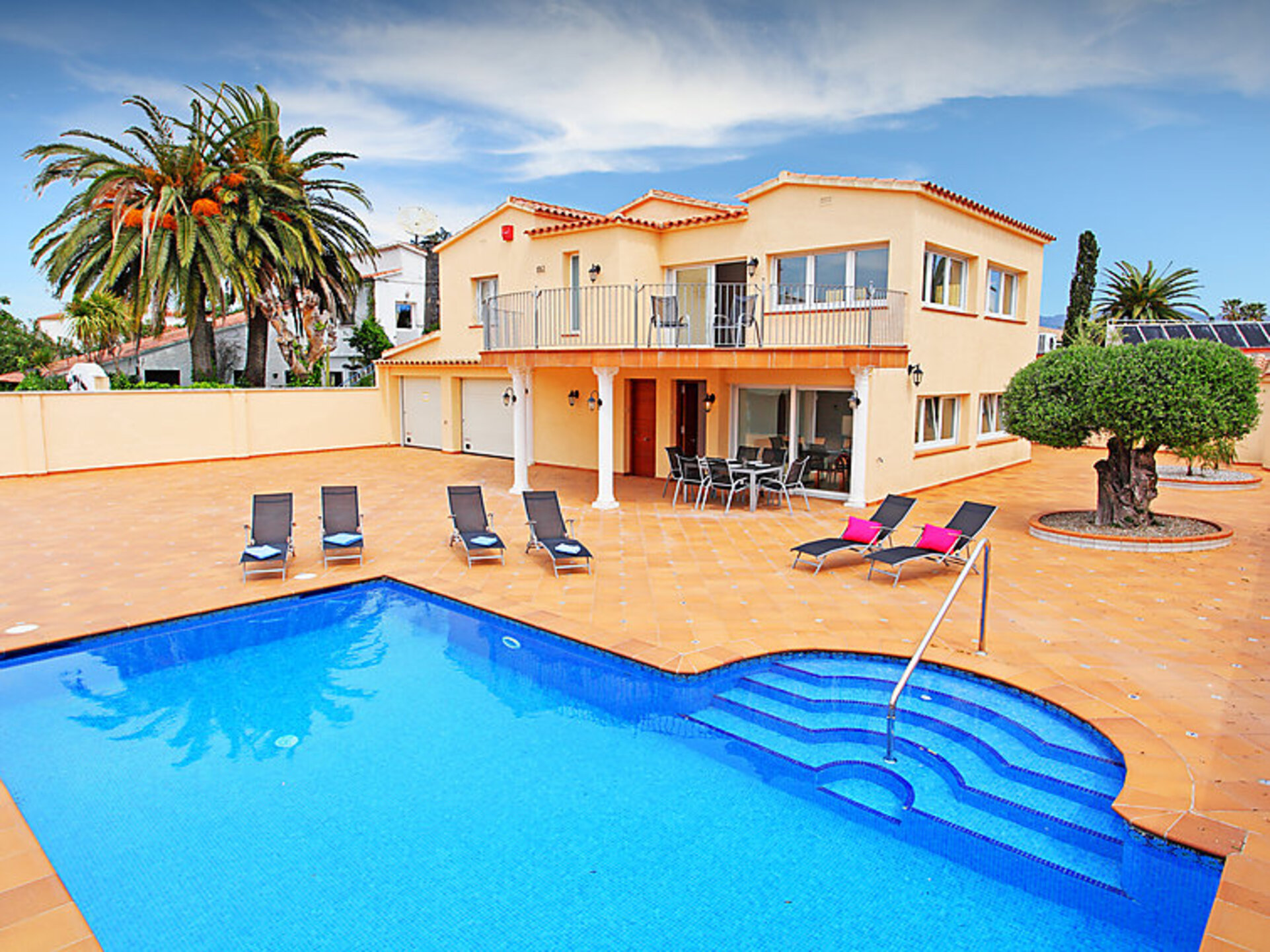 Exquisite 5 BR Villa with Sea View,1108