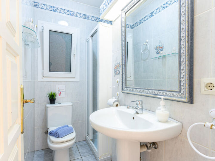 Elegant 6 BR Villa with Private Pool,1018