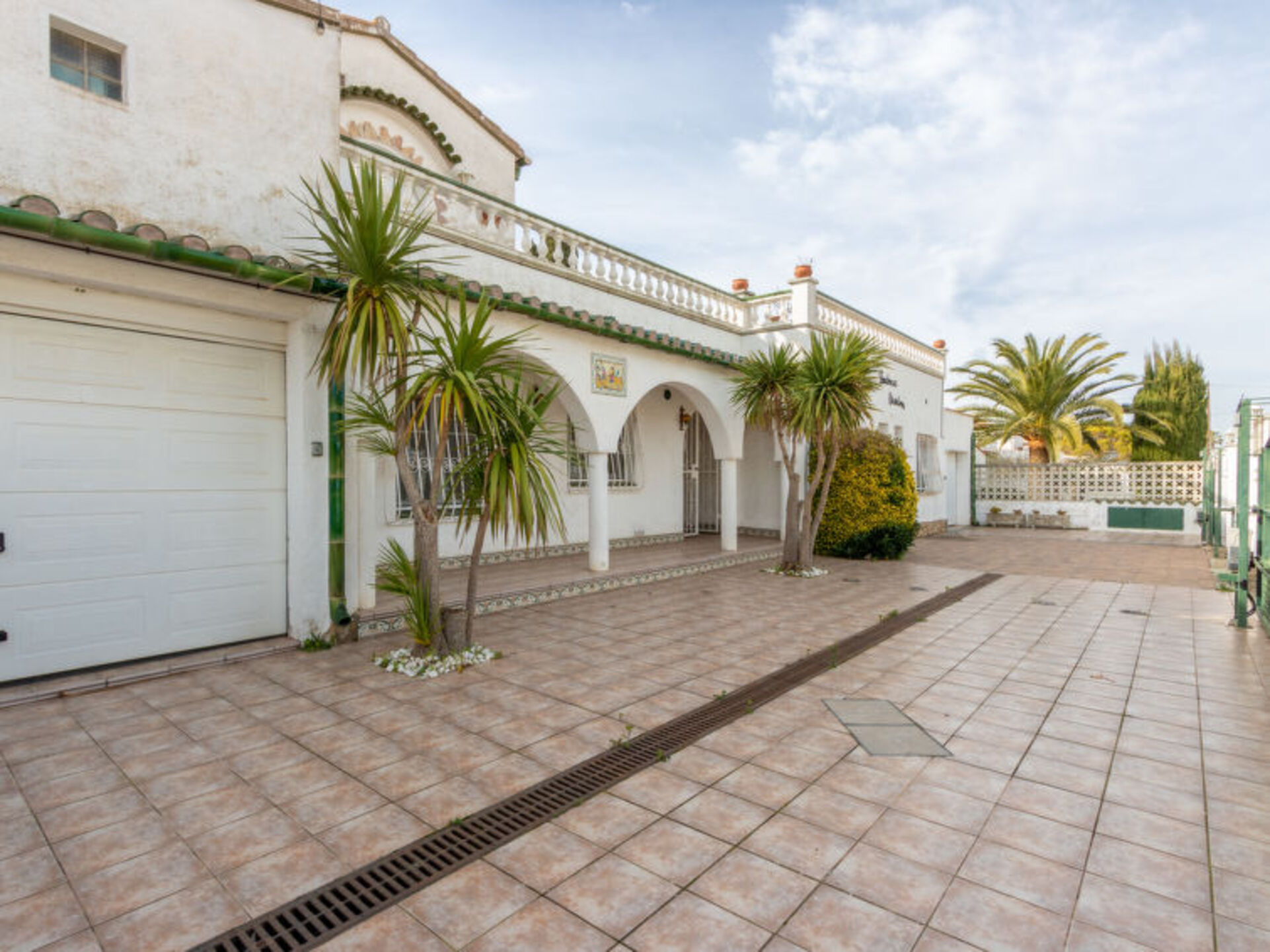 Elegant 6 BR Villa with Private Pool,1018