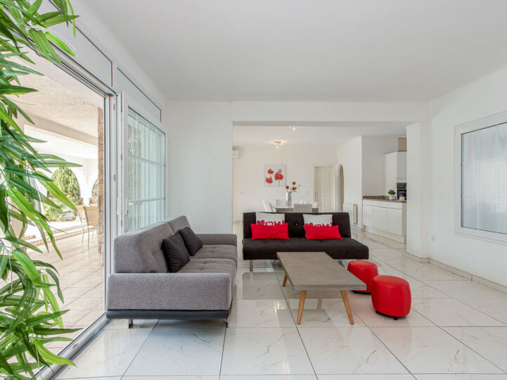 Elegant 6 BR Villa with Private Pool,1018
