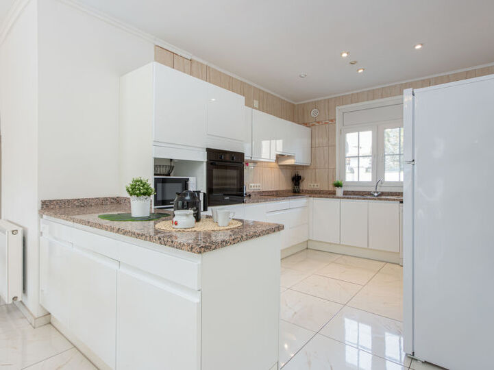 Elegant 6 BR Villa with Private Pool,1018