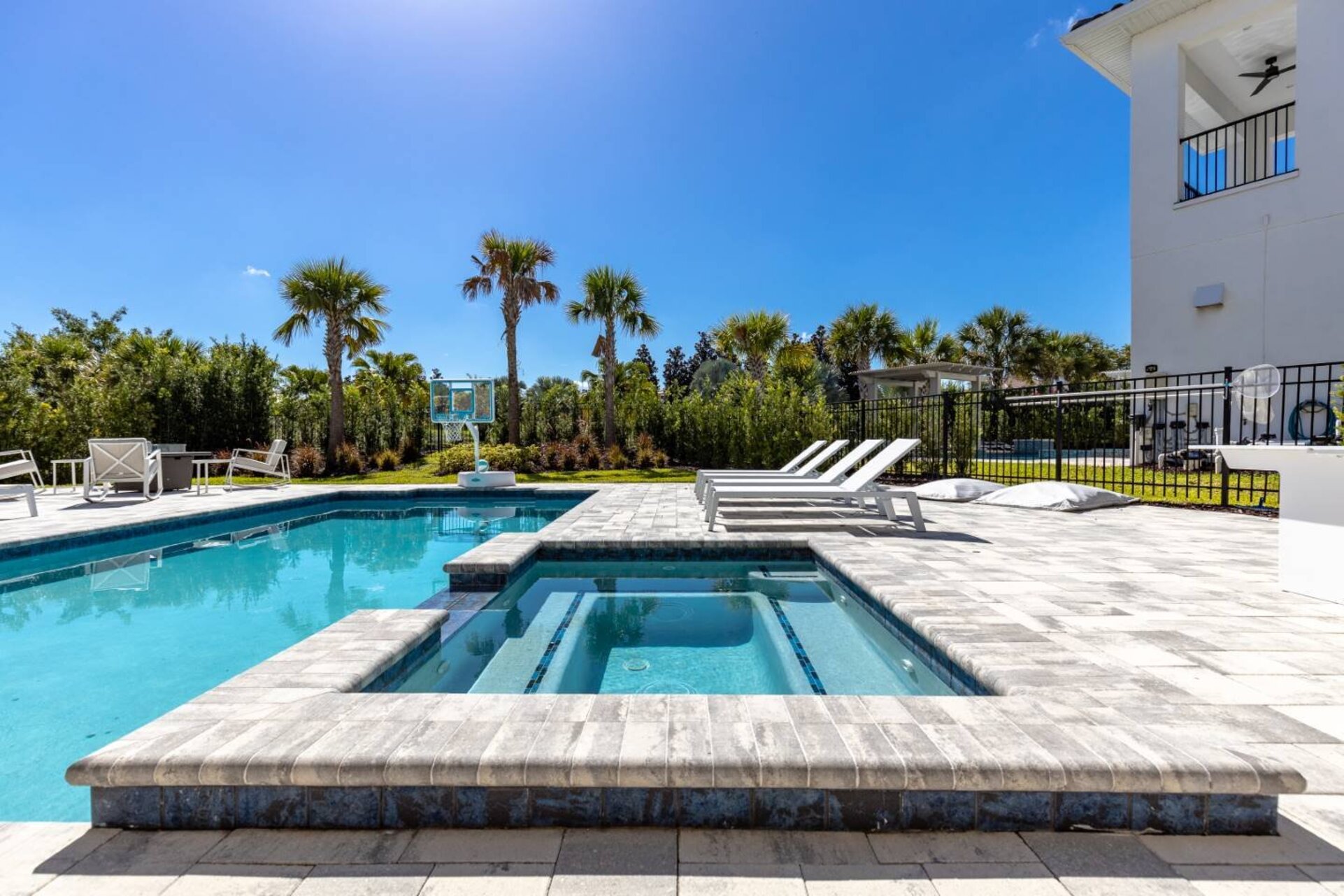 5 Star Villa Aurelius – A Golden Grand Residence
