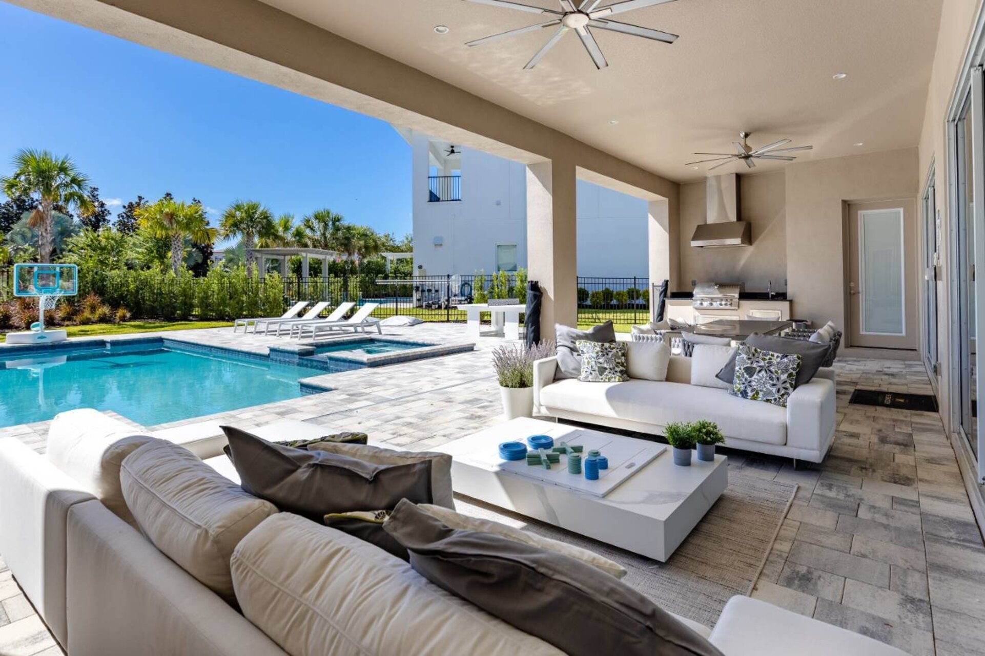 5 Star Villa Aurelius – A Golden Grand Residence