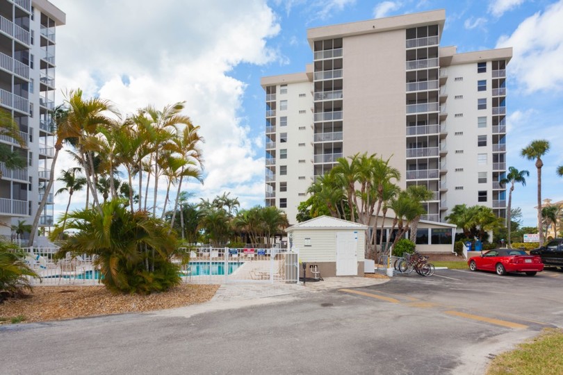 Luxury Contemporary Style Condo on Bonita Beach , Florida Condo 5953