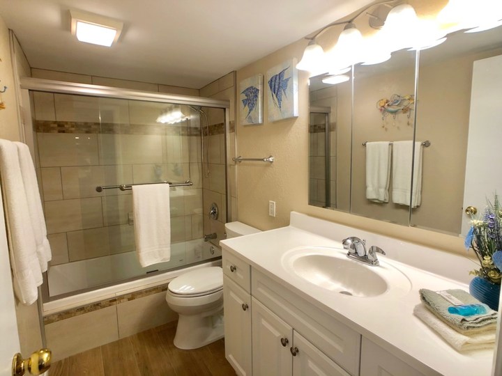 Exclusive Holiday Condo, minutes from the beach, Florida Condo 5817
