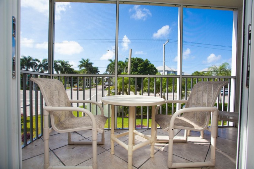 Exclusive Holiday Condo, minutes from the beach, Florida Condo 5817