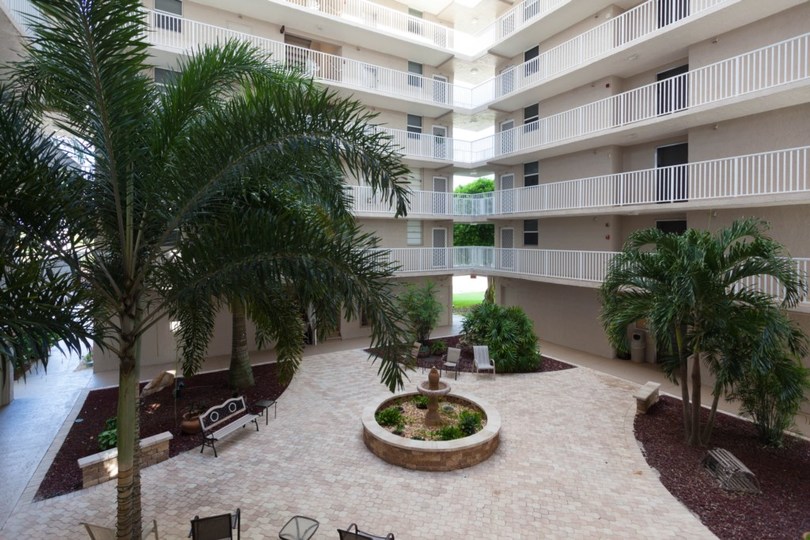 Exclusive Holiday Condo, minutes from the beach, Florida Condo 5817