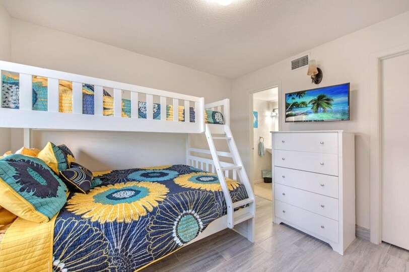 5 Star Condo in one of the most Prestigious Areas in Leonardo Arms, Florida Condo 5950