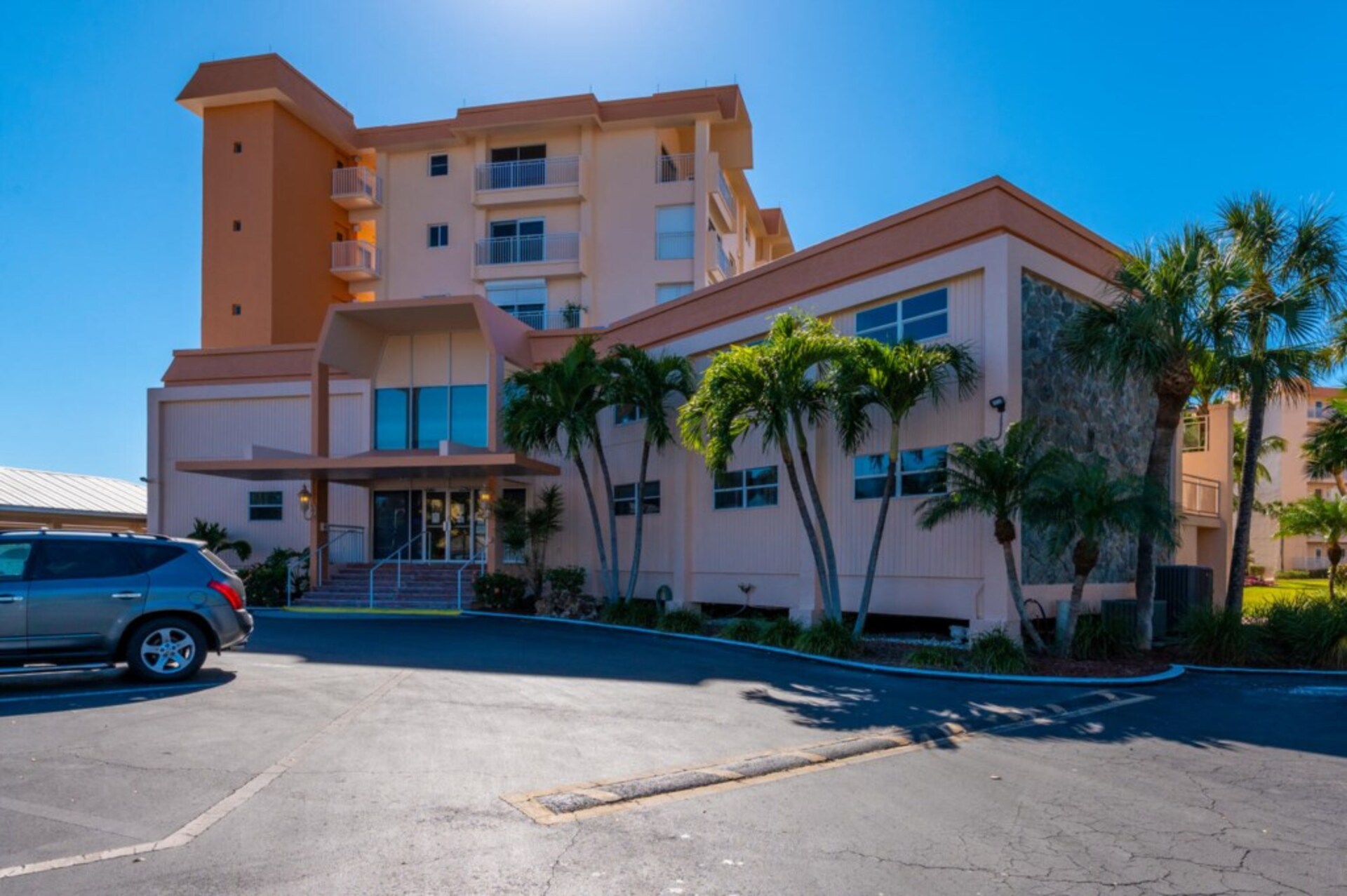5 Star Condo in one of the most Prestigious Areas in Leonardo Arms, Florida Condo 5950
