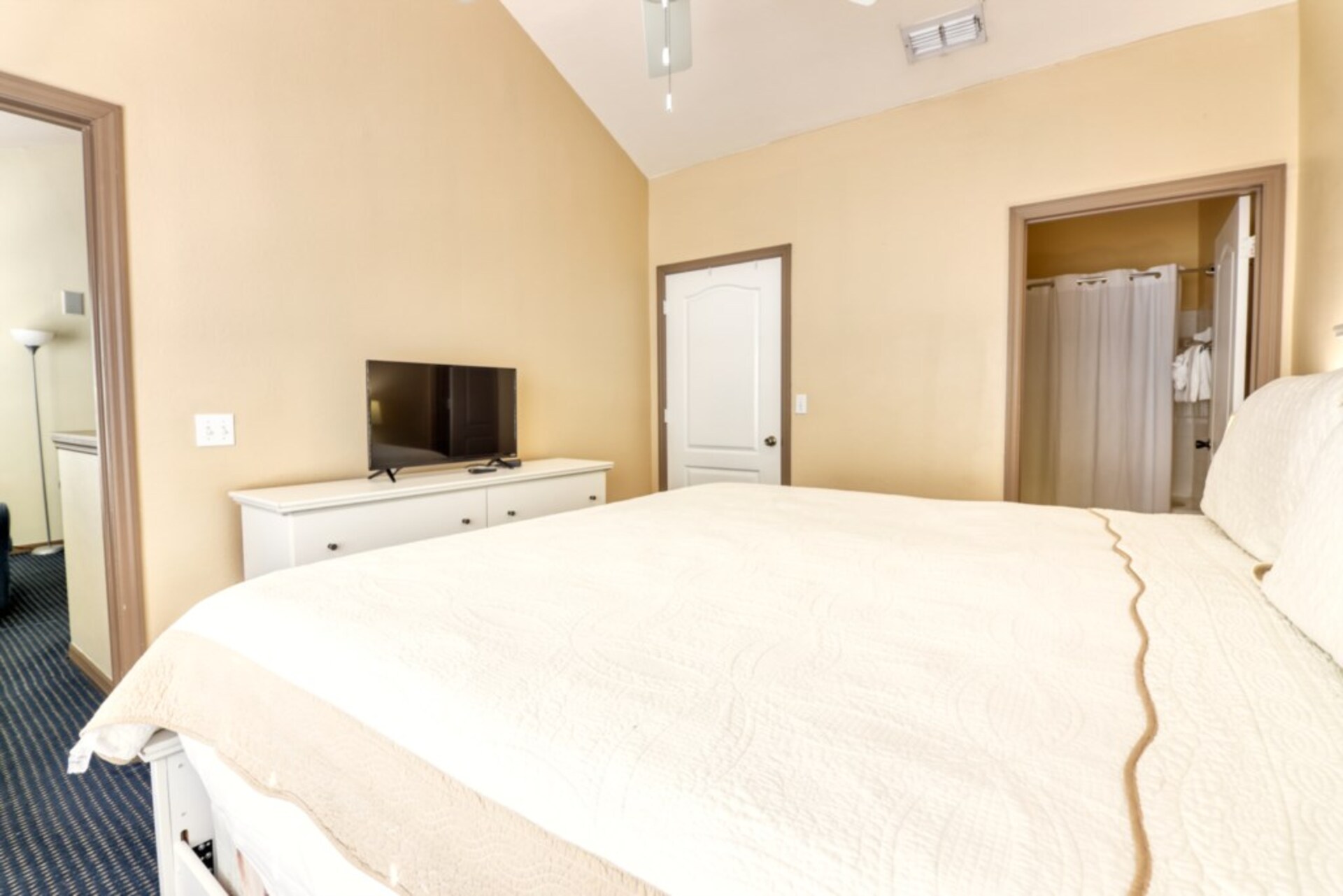 Luxury Contemporary Style Condo on Runaway Beach Club, Florida Condo 5984