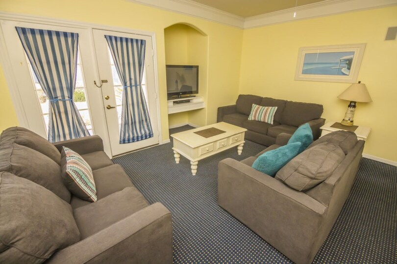 Exclusive Holiday Condo on Runaway Beach Club, minutes from Disney, Florida Condo 5986