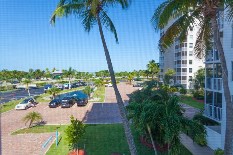 Exclusive Holiday Condo on Bonita Beach, minutes from Disney, Florida Condo 5927