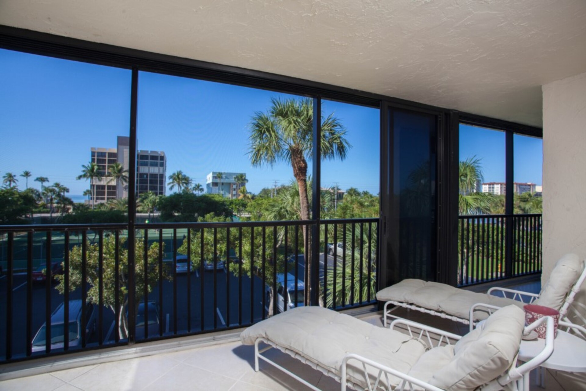 Luxury Contemporary Style Condo on Lee County, Orlando Condo 5852