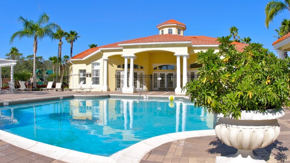 Exclusive Holiday Townhouse on Emerald Island Resort, minutes from Disney, Florida Townhouse 4002