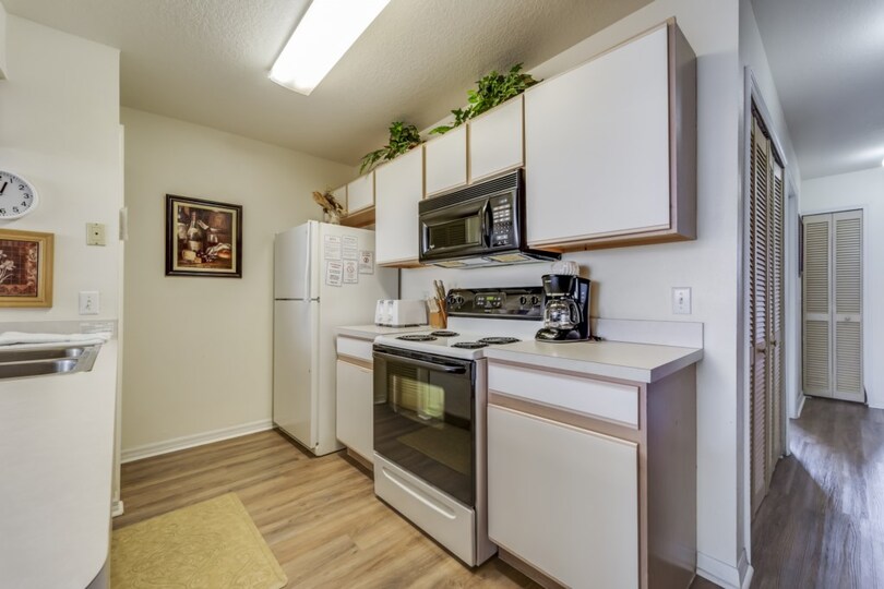 Luxury Contemporary Style Condo on Villas at Island Club, Florida Condo 6016