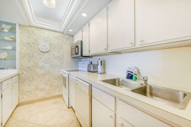 Luxury Contemporary Style Condo on Dolphin Way, Florida Condo 5937