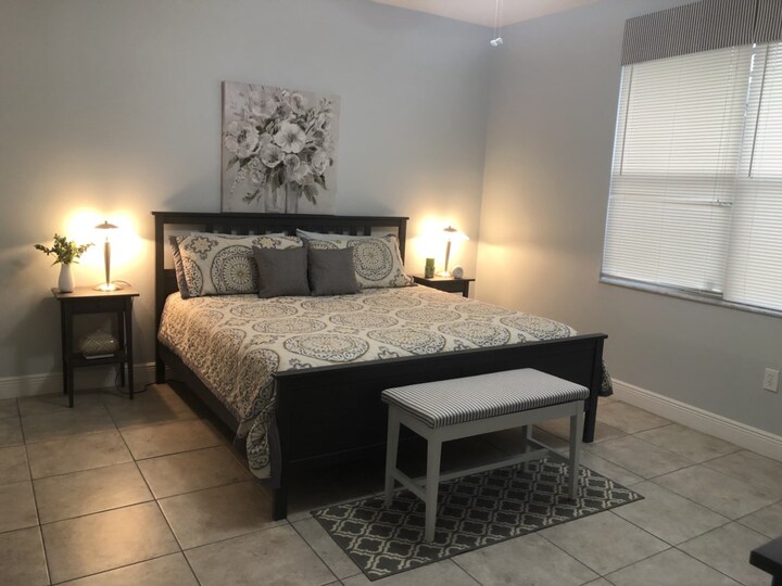 Exclusive Holiday Villa on Calabay Parc at Tower Lake, minutes from Disney, Florida Villa 6054