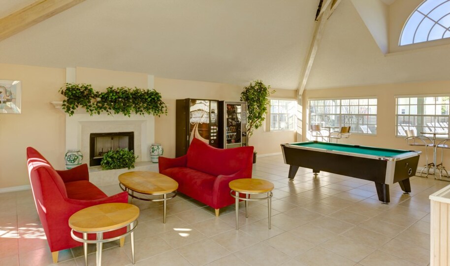 Luxury Contemporary Style Condo on Laguna Bay, Florida Condo 6079