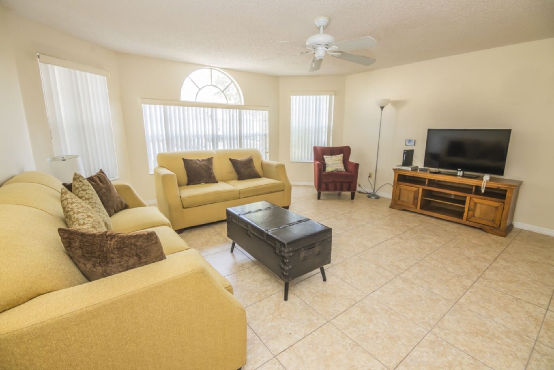 Luxury Contemporary Style Condo on Laguna Bay, Florida Condo 6079