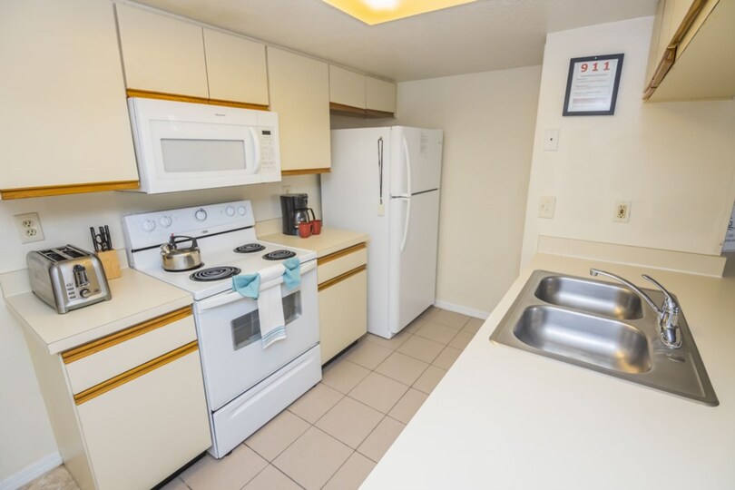 Luxury Contemporary Style Condo on Laguna Bay, Florida Condo 6079