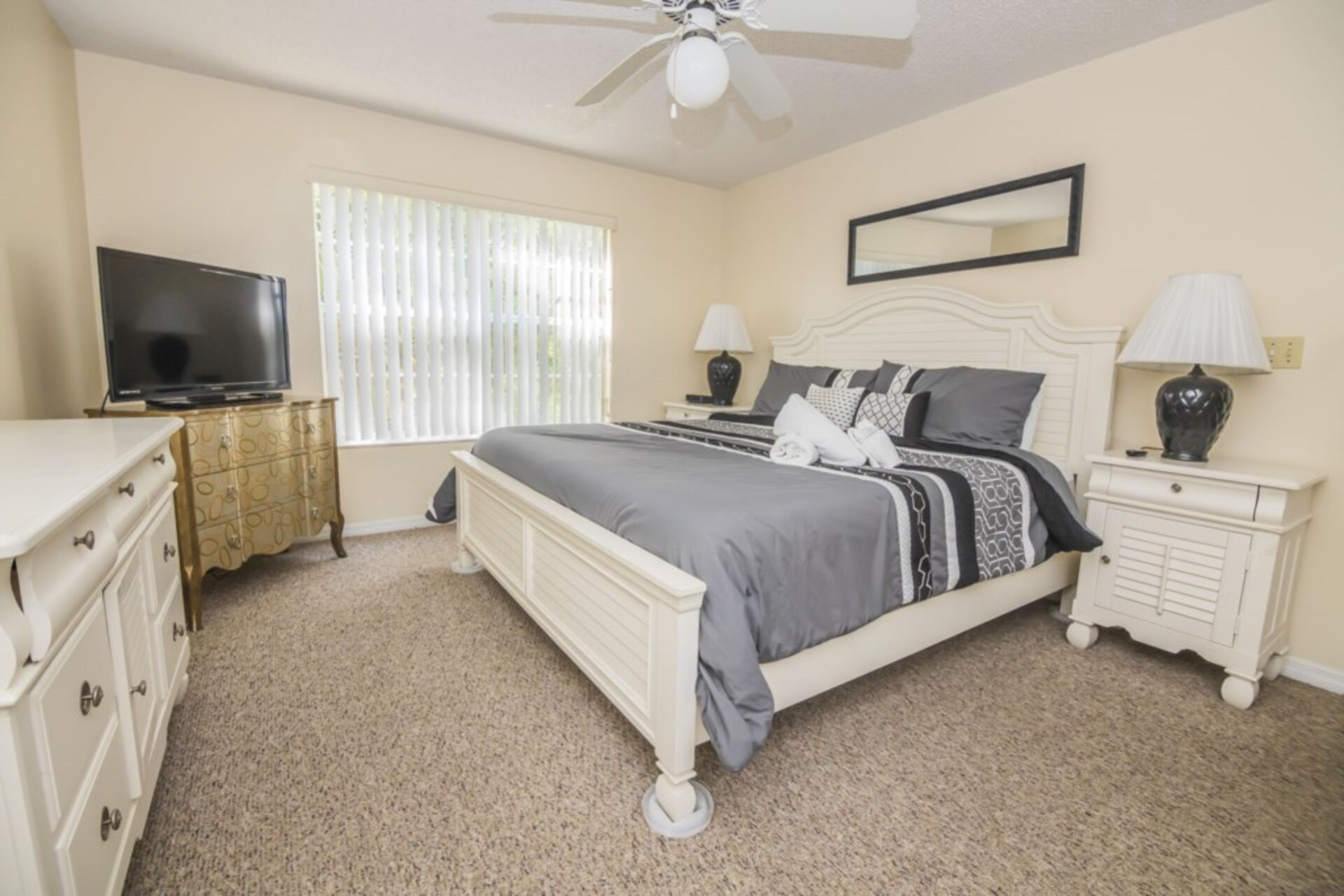 Luxury Contemporary Style Condo on Laguna Bay, Florida Condo 6079