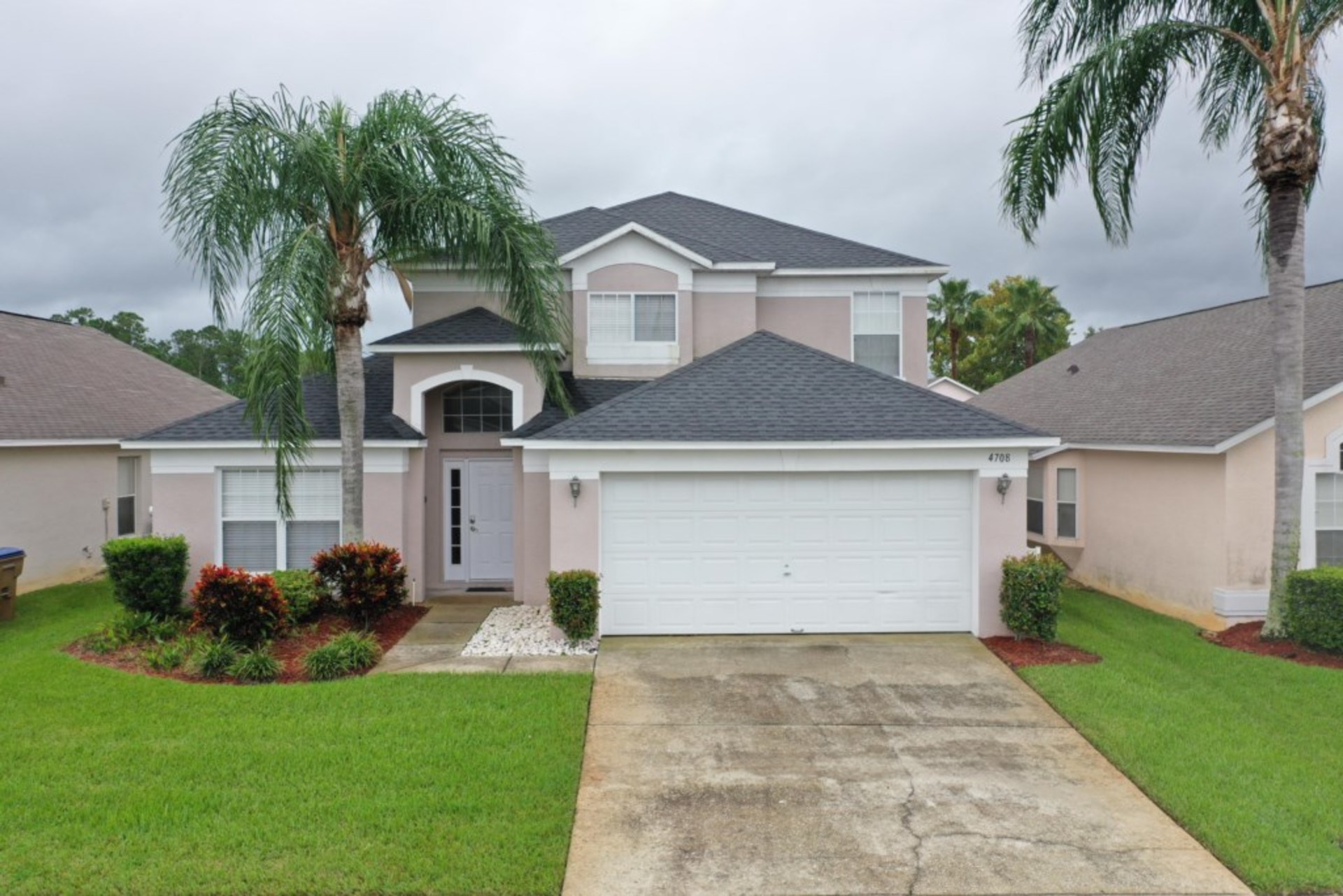 Luxury Contemporary Style Villa on Lake Berkley Resort, Florida Villa 6150