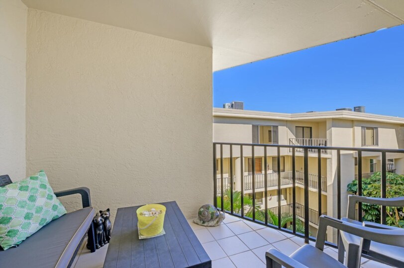 Exclusive Condo in One of most Prestigious Resorts, Santa Maria Harbor Resort, Florida Condo 5942