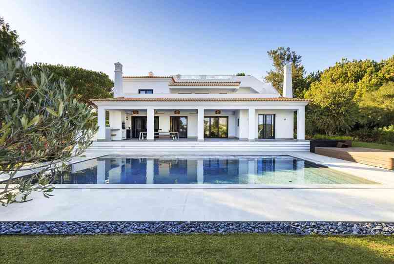 5 Star Villa Magnolia – Luxury Lakefront Retreat, Quinta do Lago, Portugal