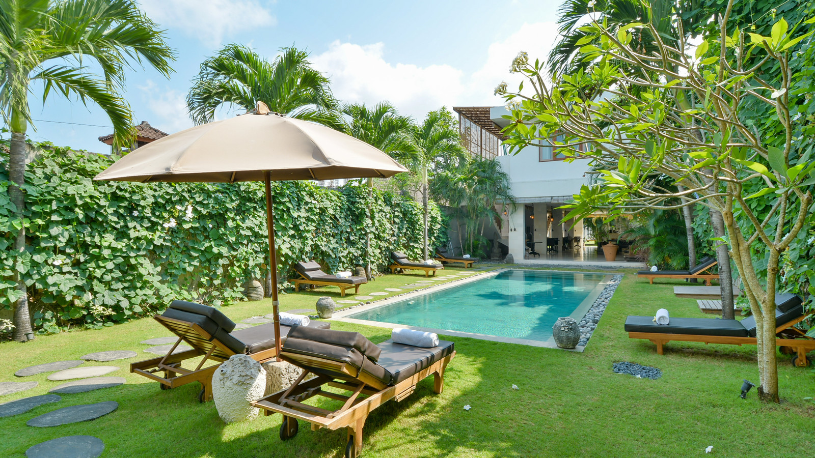 Amazing 5 Star Villa With 2 Relaxing Pools , Bali Villa 2136
