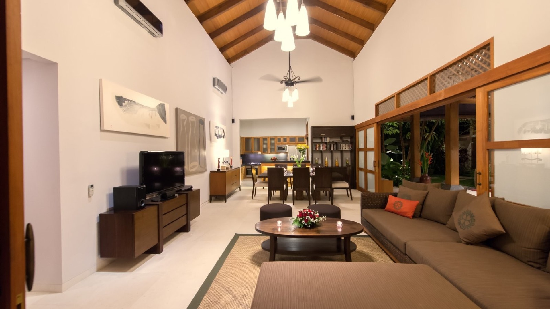 Peaceful Villa with Glistering Swimming Pool, Bali Villa 2139