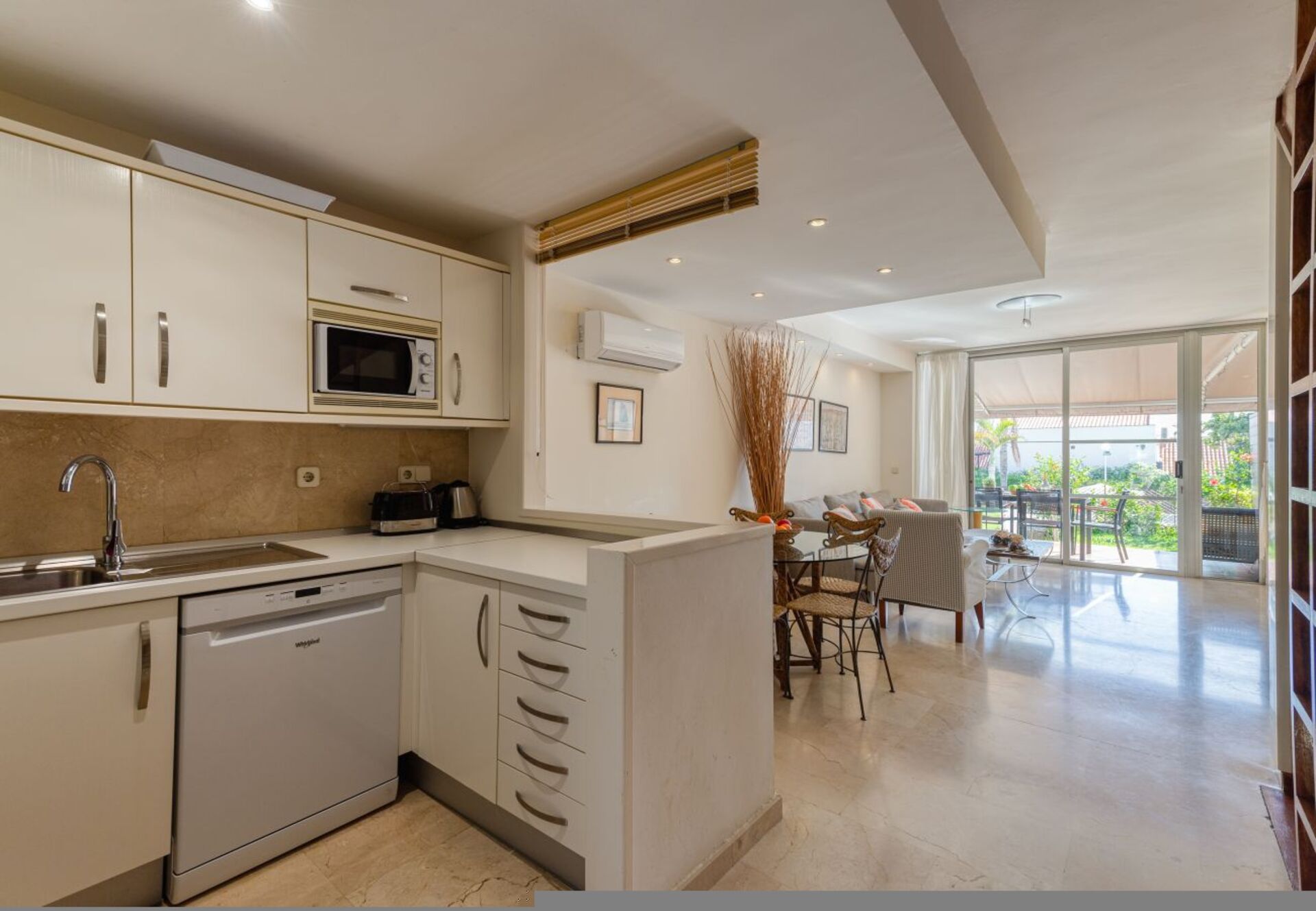 Modern Living in Pasito Blanco 1004