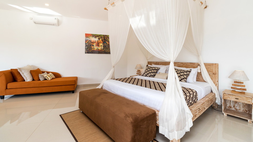 Luxurious 4BR Villa with Pool, Bali Villa 2206