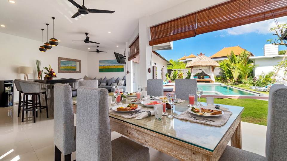 Charming 7BR Villa W/ Pool & Balcony in Bali, Bali villa 2206