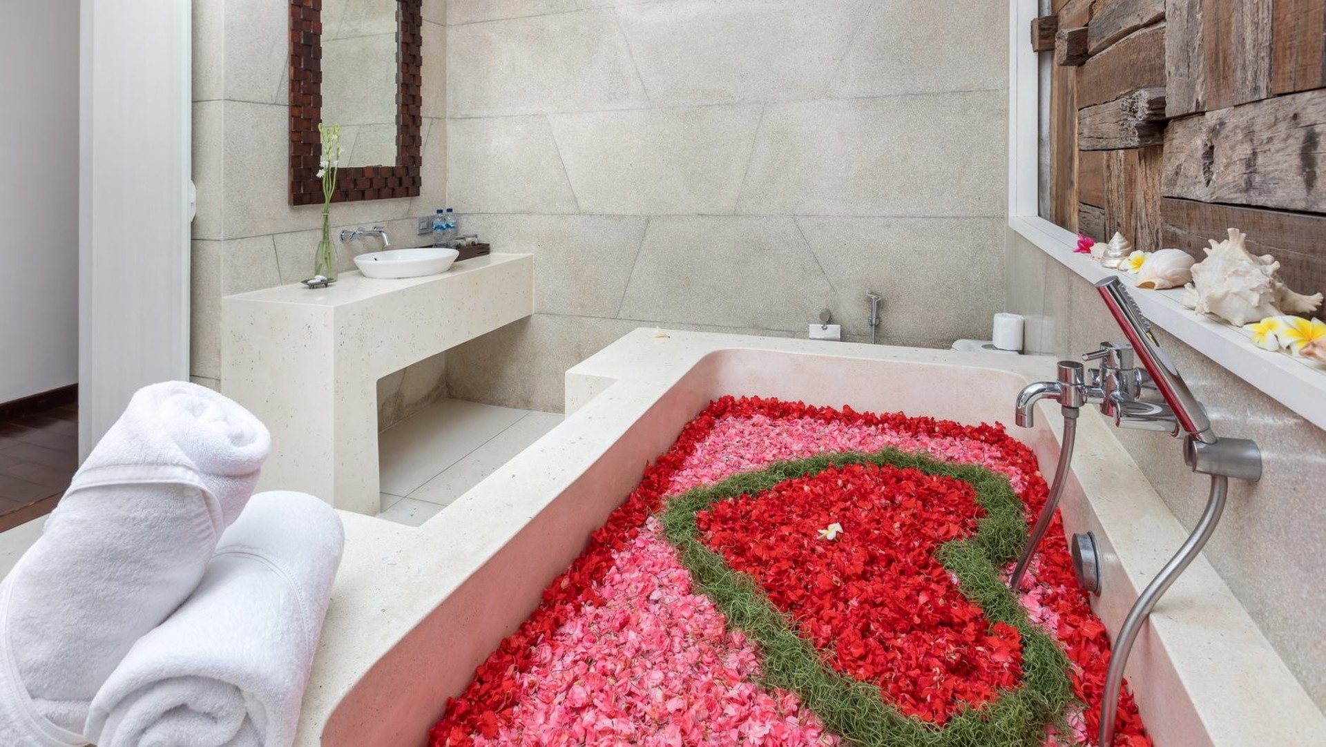 Peaceful 16BR Villa W/ Pool in Bali, Bali Villa 2209